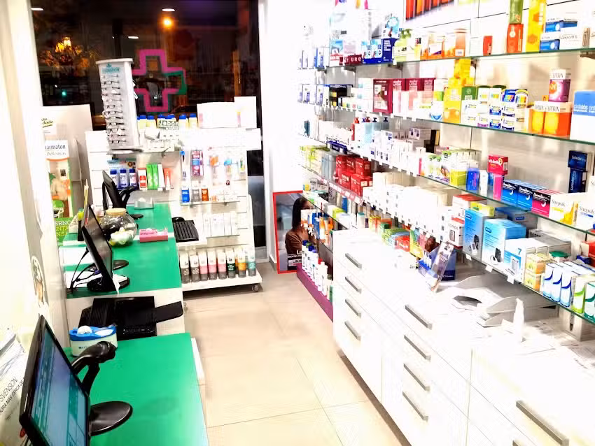 Farmacia Mercado Carranque (Ldo. Dar&iacute;o del Alc&aacute;zar P&eacute;rez de la Torre)