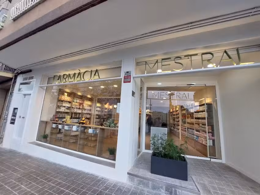 Farm&agrave;cia Mestral