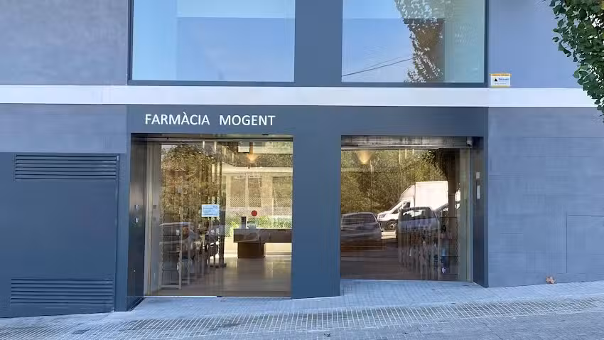 Farm&agrave;cia Mogent
