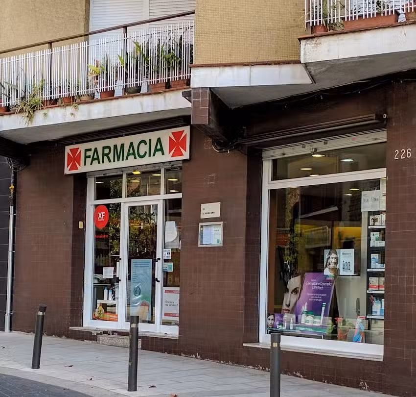 Farm&agrave;cia Nogueira Campos, Elena