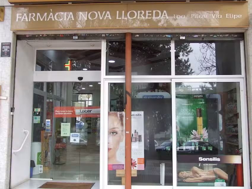 Farm&agrave;cia Nova Lloreda