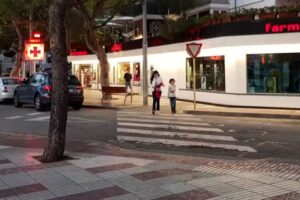 Farm&agrave;cia &ndash; &Ograve;ptica Sala Calsina, Montserrat