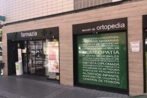 Farmacia-Ortopedia frente Ambulatorio Repelega(Ldo Juan del Carre)