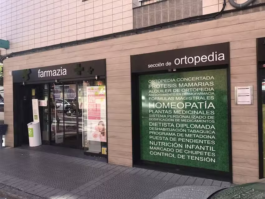 Farmacia-Ortopedia frente Ambulatorio Repelega(Ldo Juan del Carre)