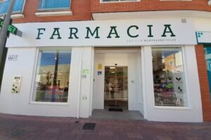 Farmacia-Ortopedia Montalb&aacute;n. Abierto de 9h a 22h de Lunes a S&aacute;bado