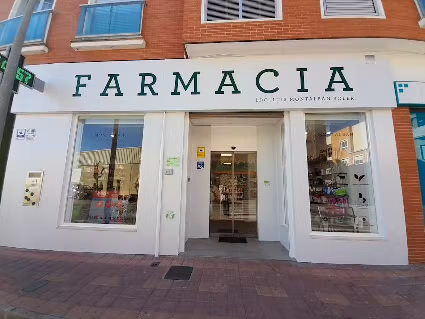 Farmacia-Ortopedia Montalb&aacute;n. Abierto de 9h a 22h de Lunes a S&aacute;bado