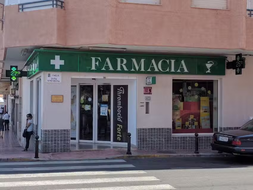 Farmacia Pablo Vicente (frente al Centro de Salud El Acequi&oacute;n)