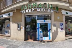 Farmacia P&eacute;rez Molina // Ldo. Ignacio y Juan Emilio Ferrer P&eacute;rez// FARMACIA Og&iacute;jares, Granada