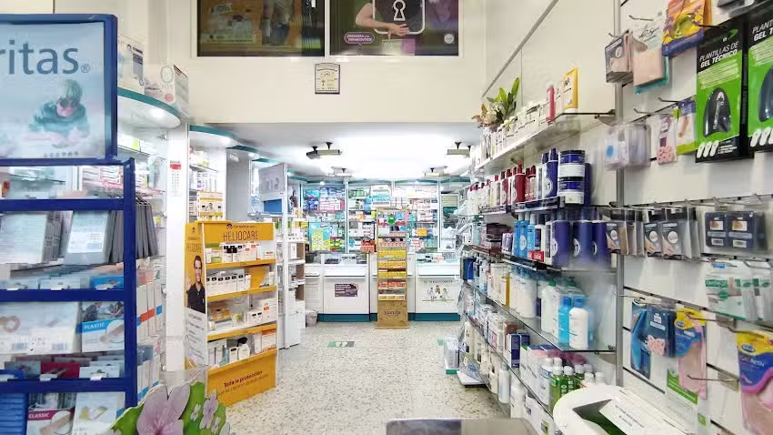Farmacia Puente Colgante (Ldos. Elena Gonz&aacute;lez Vaamonde y Carlos G&oacute;mez Gonz&aacute;lez)
