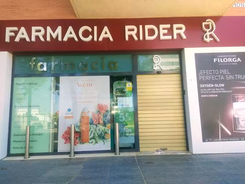Farmacia R&iacute;der, avda. Ram&oacute;n Carande, 5
