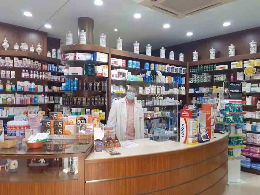 Farmacia Rodr&iacute;guez Sig&uuml;enza
