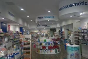 Farmacia Santo Domingo / Ldo. Antonio L. Delgado Márquez