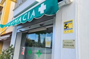 Farmacia Se&ntilde;or&iacute;o de Guzm&aacute;n, Ldo Tirso G&ordf; Salda&ntilde;a