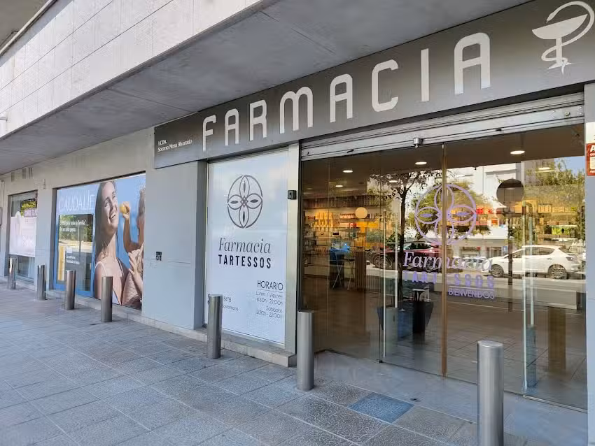 Farmacia Tartessos (antes Mena Alvarado)
