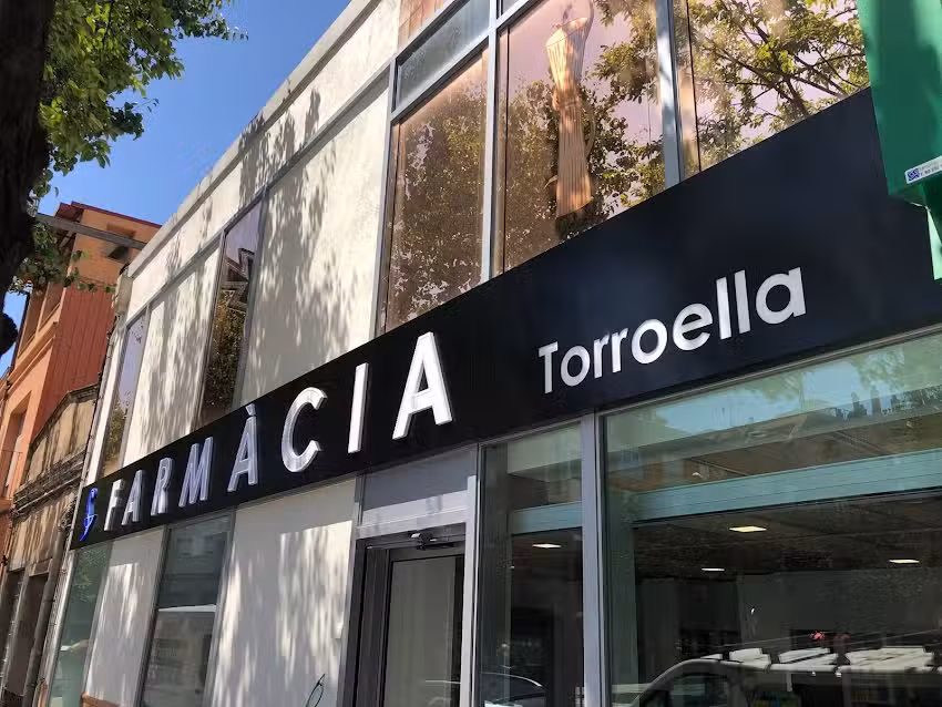 Farm&agrave;cia Torroella