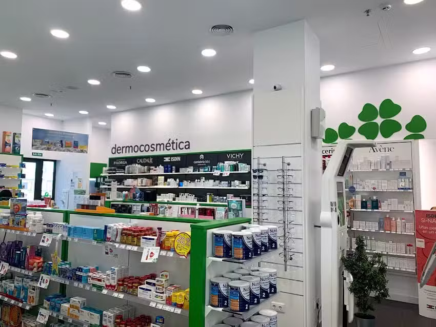 Farmacia Tr&eacute;bol Lagoh