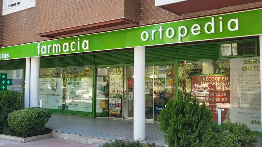 Farmacia Tr&eacute;bol Marqu&eacute;s de Valdavia