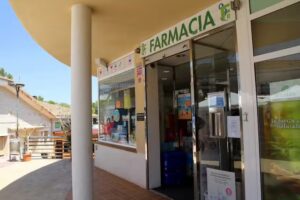 Farm&agrave;cia Tres Cales