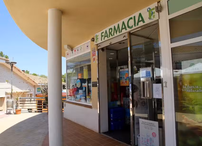 Farm&agrave;cia Tres Cales