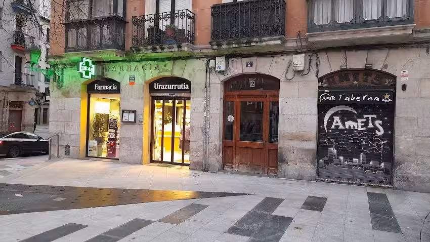 FARMACIA URAZURRUTIA (Silvia Sant&iacute;n-Susana Zarate)