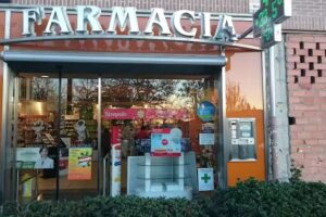 Farmacia V&iacute;a Roma. Lda. Paula Postigo Rubio . Abierto a mediod&iacute;a