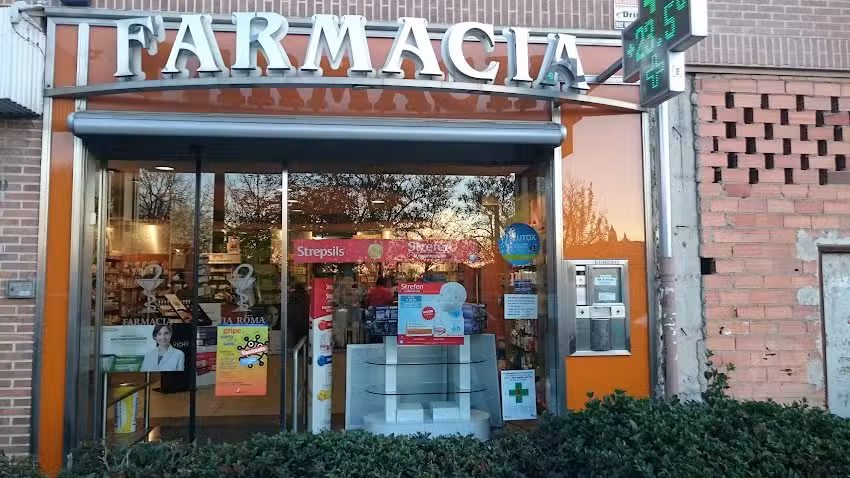Farmacia V&iacute;a Roma. Lda. Paula Postigo Rubio . Abierto a mediod&iacute;a