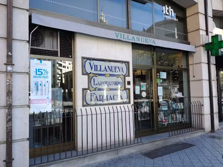 Farmacia Villanueva (Lda. Julia Villanueva Solares)