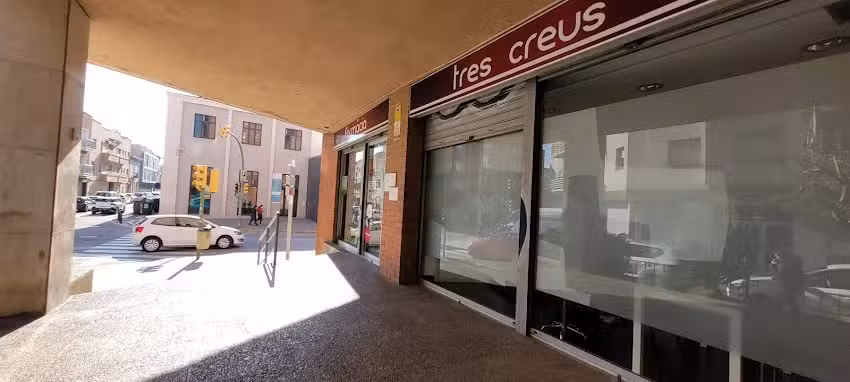 Farm&agrave;ciaTres Creus