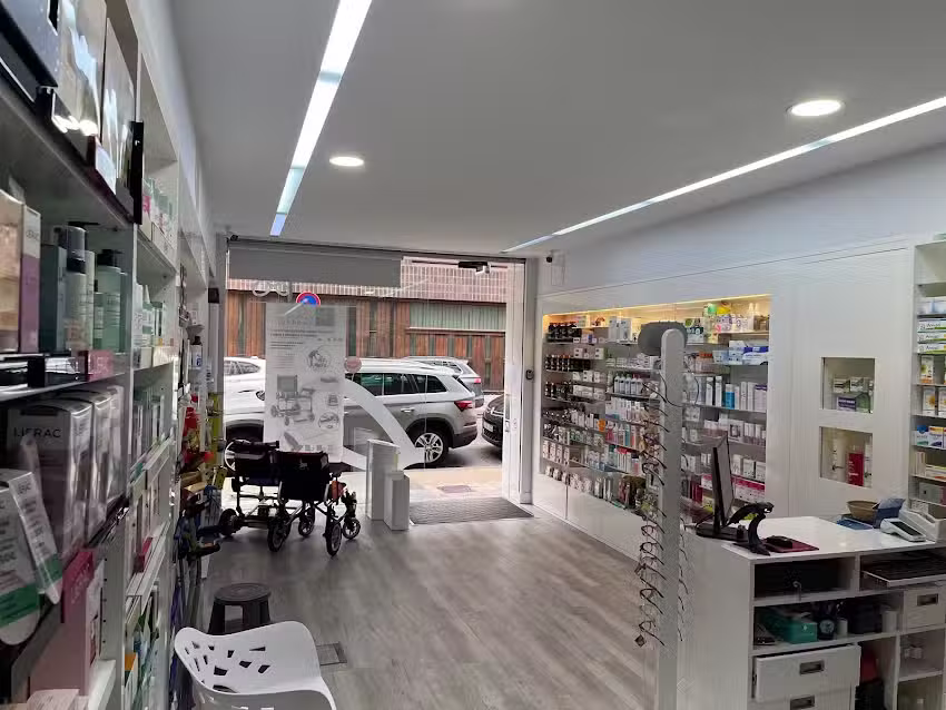 Karel P&eacute;rez Farmacia