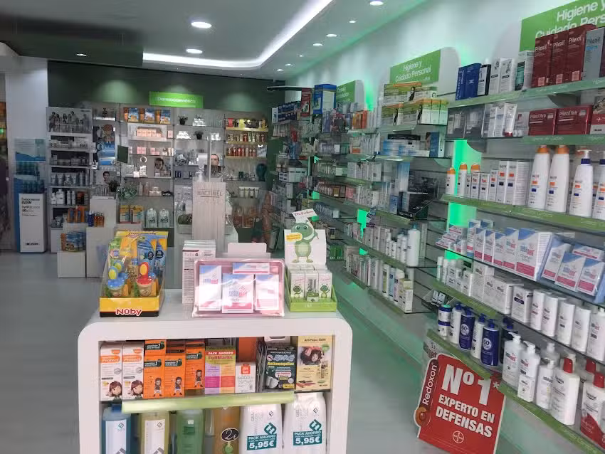 Lcdo. Javier Barrionuevo del Moral. Farmacia Barrio de Salud Alto