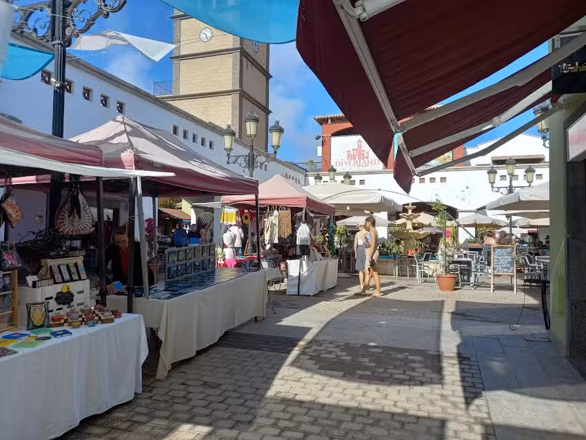 Villa Comercial El Campanario